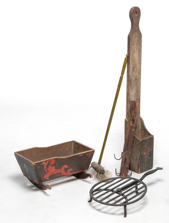 GROUP OF AMERICAN HOUSEHOLD ITEMS. (1 of 4)