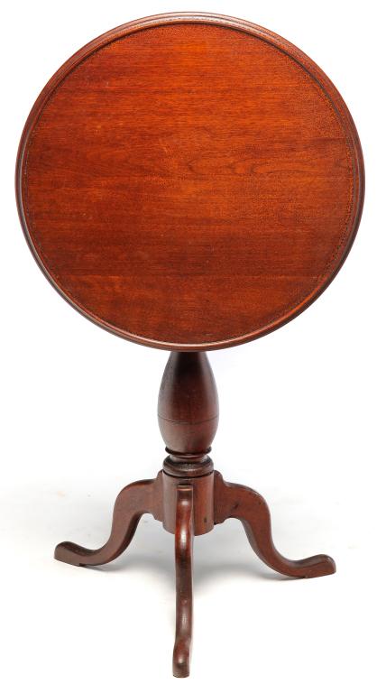 PENNSYLVANIA CHIPPENDALE TILT TOP CANDLESTAND. (1 of 3)