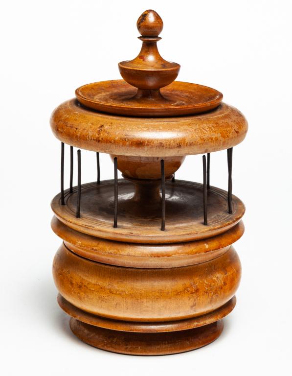 OHIO PEASEWARE SEWING CADDY. (1 of 3)