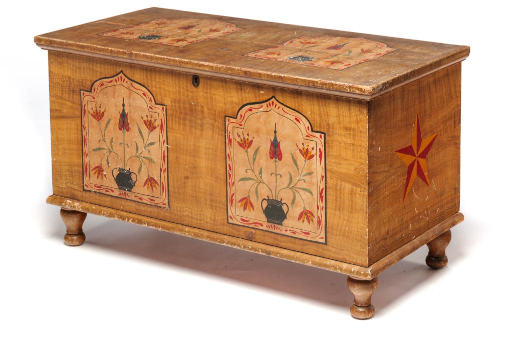 PENNSYLVANIA DECORATED BLANKET CHEST. (1 of 6)
