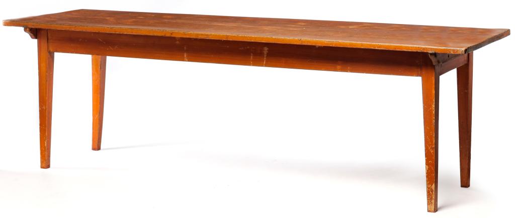 AMERICAN PAINTED PIN TOP HARVEST TABLE. (1 of 2)