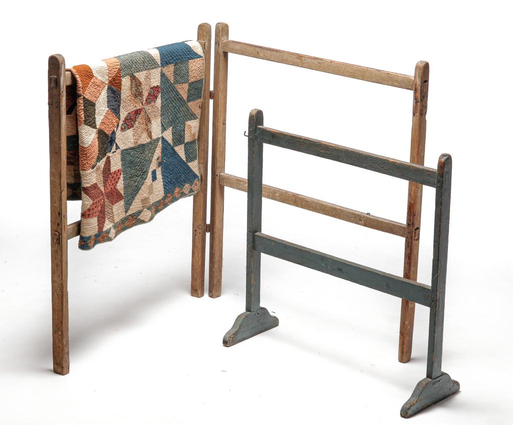 TWO AMERICAN WOODEN RACKS AND CRIB QUILT. (1 of 2)