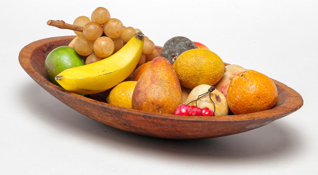 OBLONG TRENCHER WITH STONE FRUIT. (1 of 3)