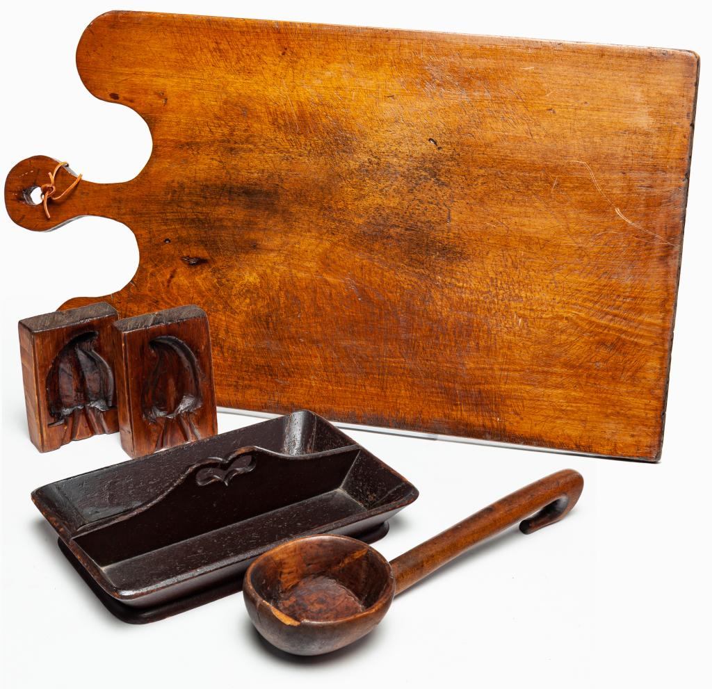 FOUR PIECES OF AMERICAN KITCHEN WOODENWARE. (1 of 3)