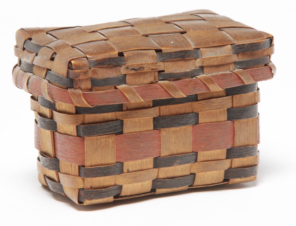 AMERICAN COVERED BASKET. (1 of 4)