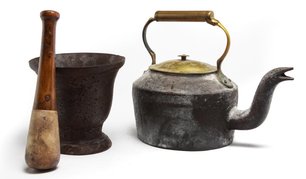 AMERICAN CAST IRON KETTLE AND MORTAR AND PESTLE. (1 of 7)
