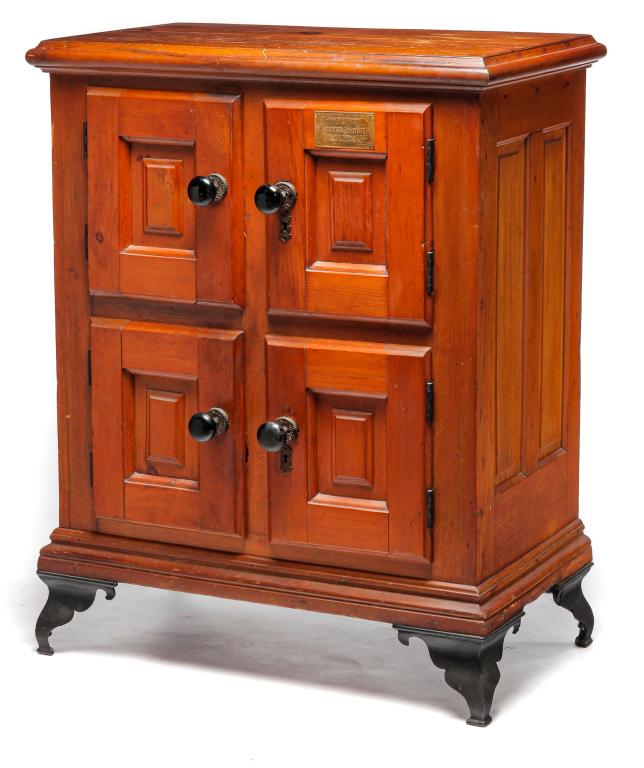 AMERICAN "PETER A. VOGT" ICE BOX. (1 of 6)