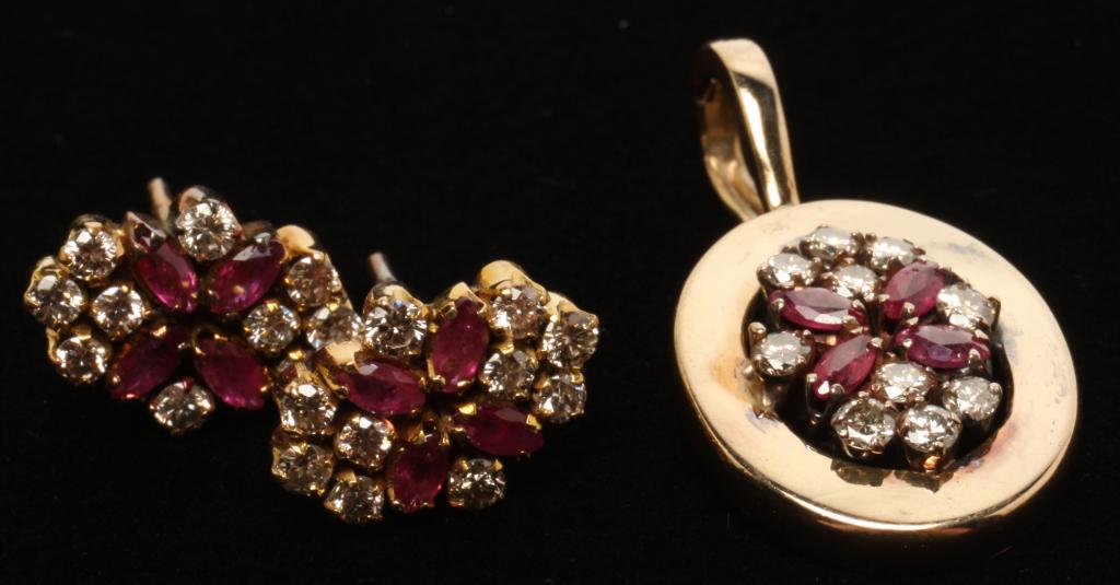 GOLD, DIAMOND AND RUBY PENDANT AND EARRINGS. (1 of 2)