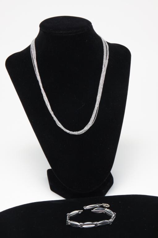 14 KARAT WHITE GOLD BRACELET AND NECKLACE. (1 of 6)