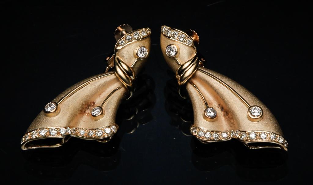 14K GOLD AND DIAMOND EARRINGS - RIBBON MOTIF. (1 of 2)