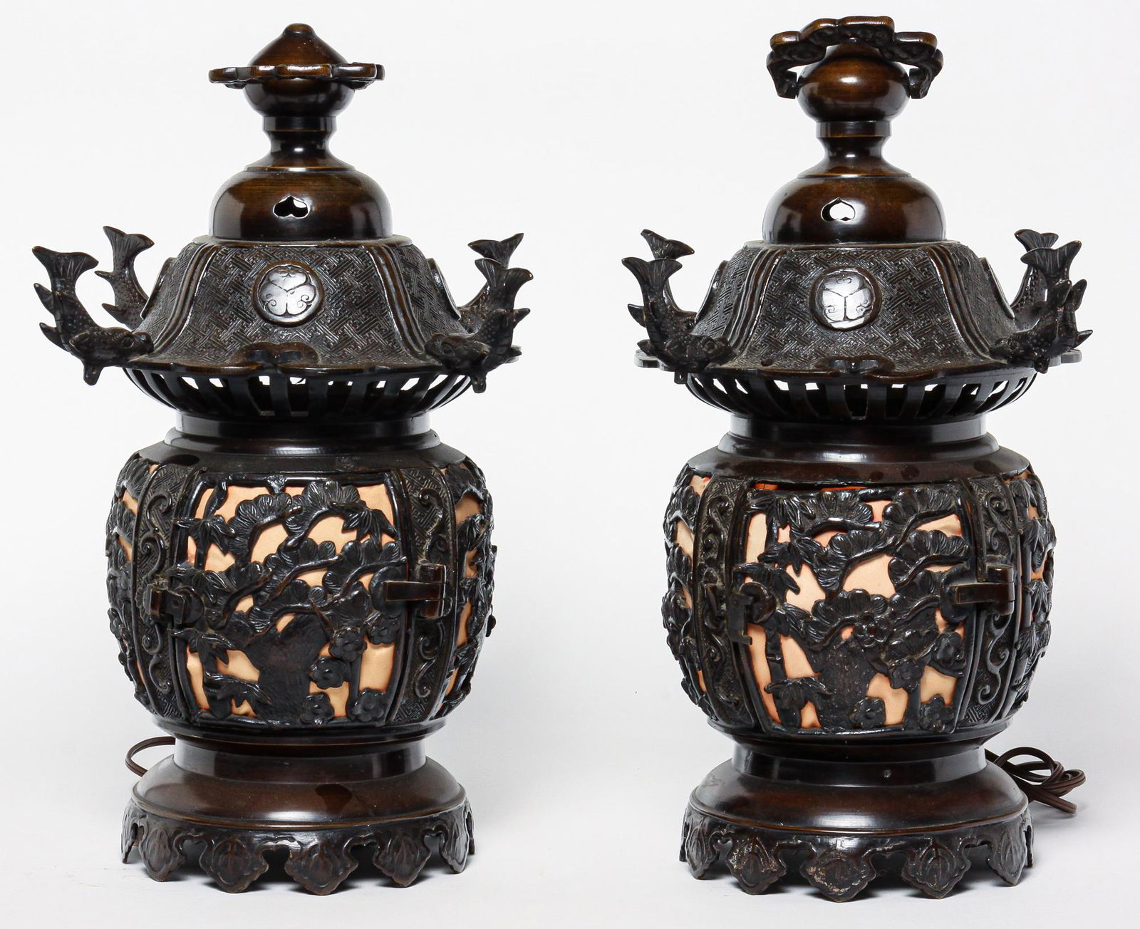 PAIR OF JAPANESE BRONZE TABLE LAMPS. (1 of 5)
