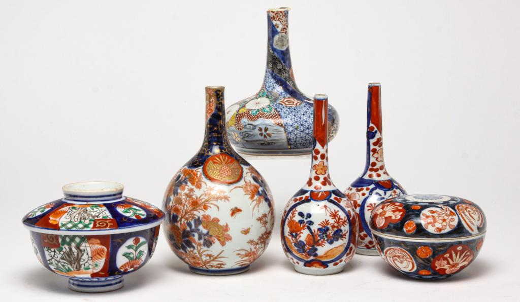 SIX JAPANESE VASES AND COVERED PIECES. (1 of 5)