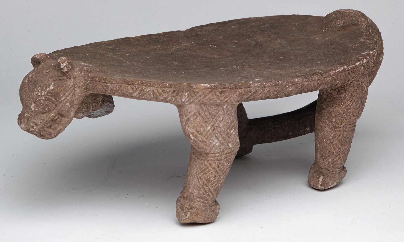 PRE COLUMBIAN STONE JAGUAR METATE. (1 of 4)