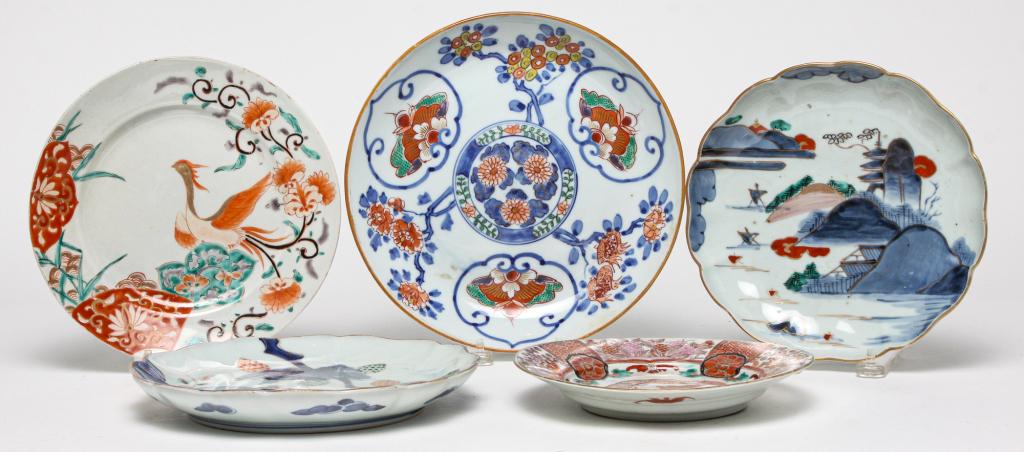 FIVE CHINESE PORCELAIN PLATES. (1 of 6)