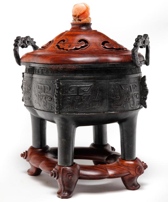 CHINESE BRONZE CENSER. (1 of 5)