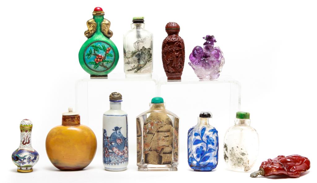 ELEVEN CHINESE SNUFF BOTTLES. (1 of 6)