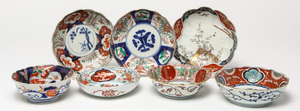 SEVEN JAPANESE IMARI BOWLS. (1 of 4)