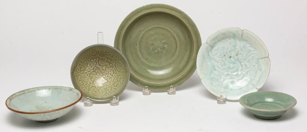FIVE ASIAN BOWLS WITH IMPRESSED DESIGNS. (1 of 4)