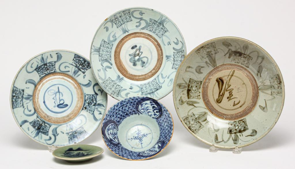 FIVE CHINESE POTTERY DISHES. (1 of 5)