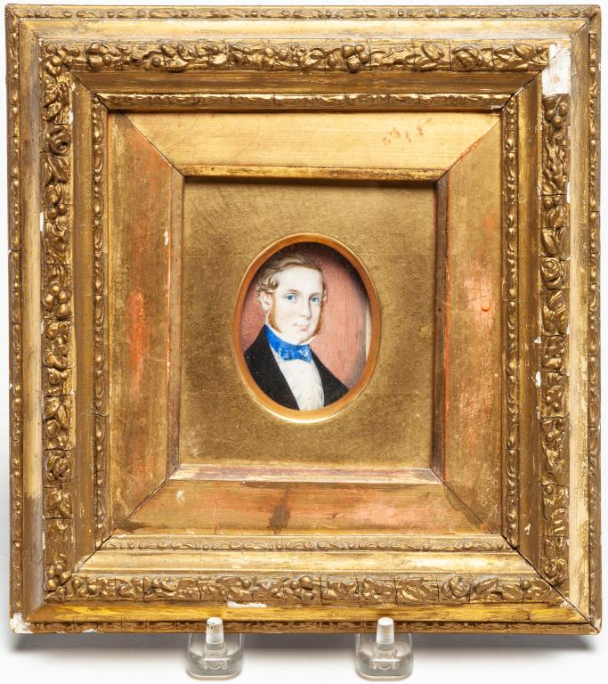 MINIATURE PORTRAIT OF A GENTLEMAN. (1 of 3)