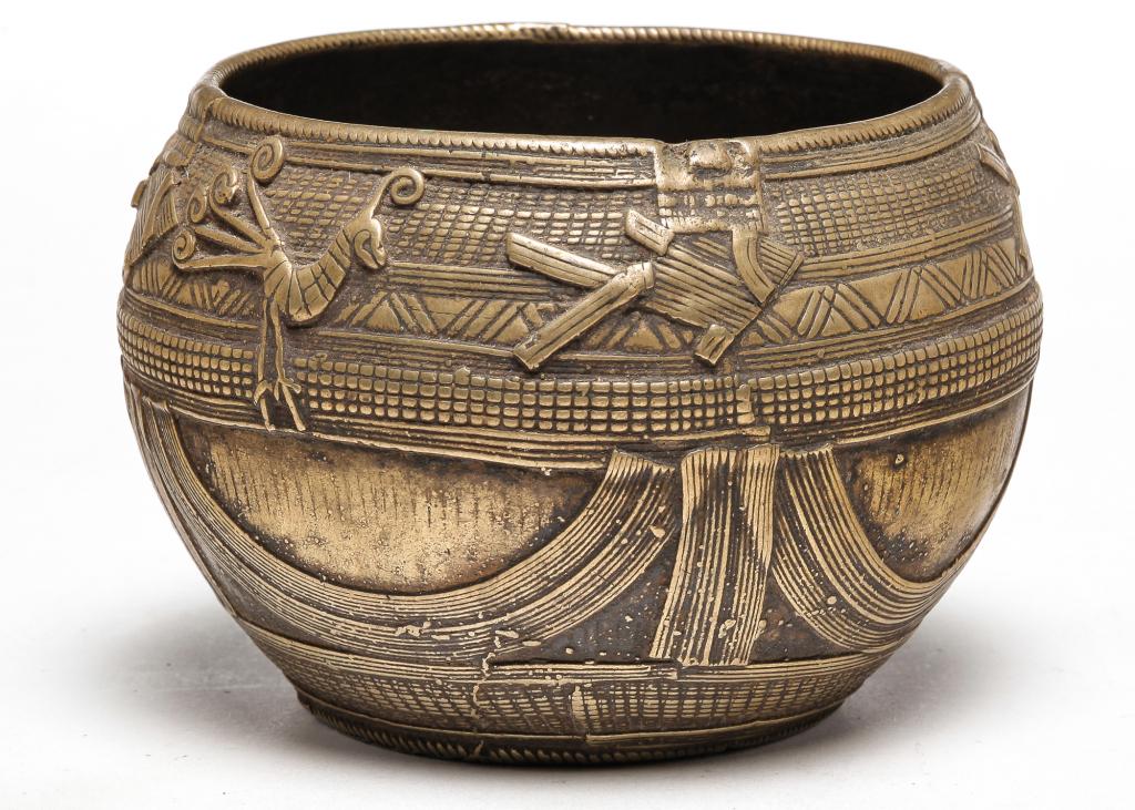 AFRICAN BRONZE BOWL. (1 of 3)