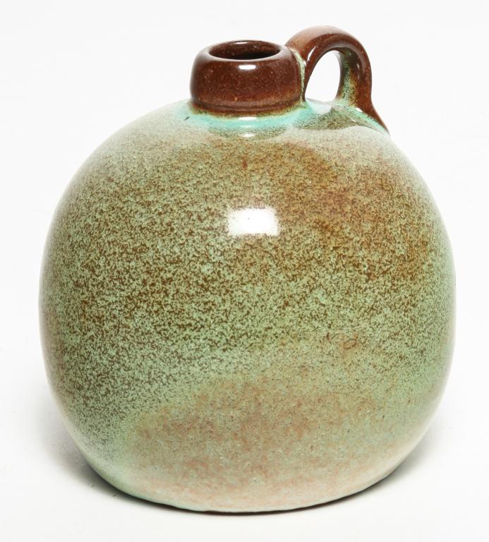 AMERICAN NICODEMUS POTTERY JUG. (1 of 4)