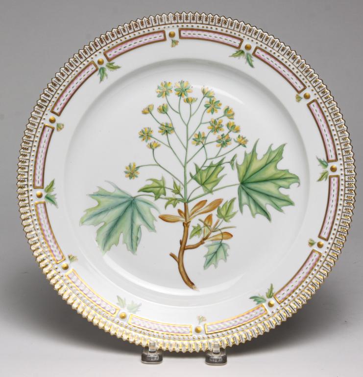 ROYAL COPENHAGEN FLORA DONICA CHOP PLATE. (1 of 5)