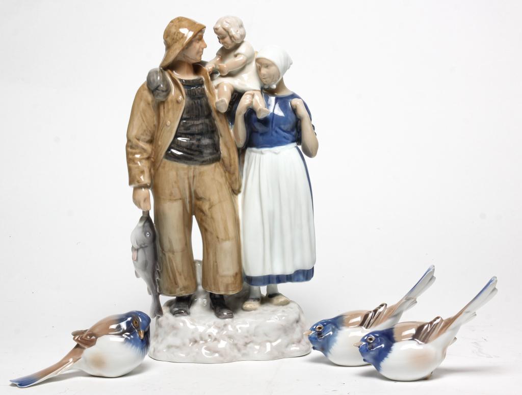 FOUR PIECES OF DANISH B&G PORCELAIN. (1 of 5)