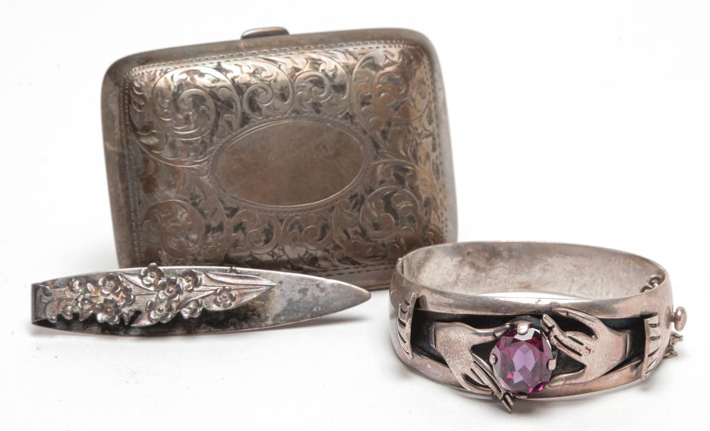 THREE VINTAGE STERLING SILVER ACCESSORIES. (1 of 10)