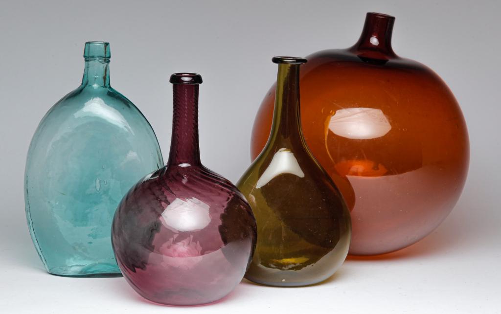 FOUR PIECES OF GLASS. (1 of 5)