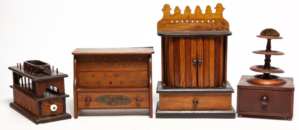 FOUR AMERICAN SEWING CADDIES. (1 of 6)