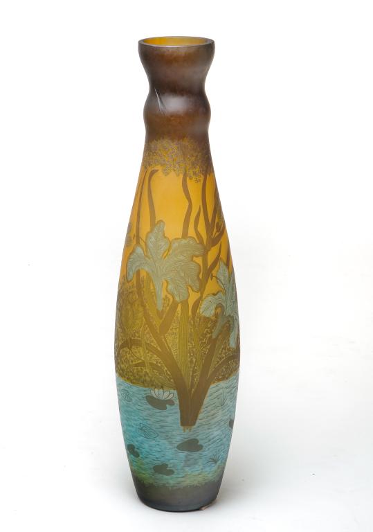 LARGE CONTEMPORARY CAMEO VASE SIGNED GALLE. (1 of 5)