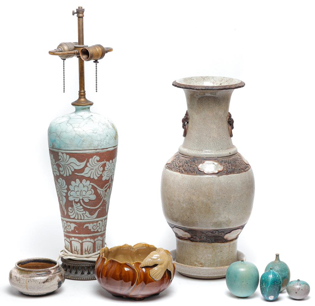 EIGHT PIECES OF PORCELAIN AND POTTERY. (1 of 7)