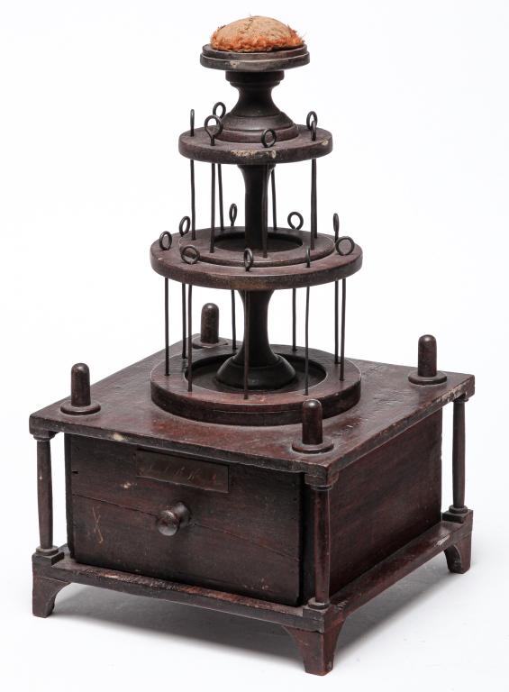 AMERICAN SEWING CADDY. (1 of 5)