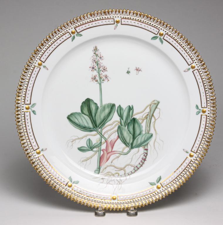 ROYAL COPENHAGEN FLORA DONICA CHARGER. (1 of 6)