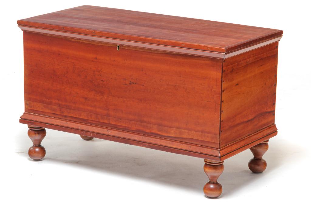 AMERICAN COUNTRY BLANKET CHEST. (1 of 5)