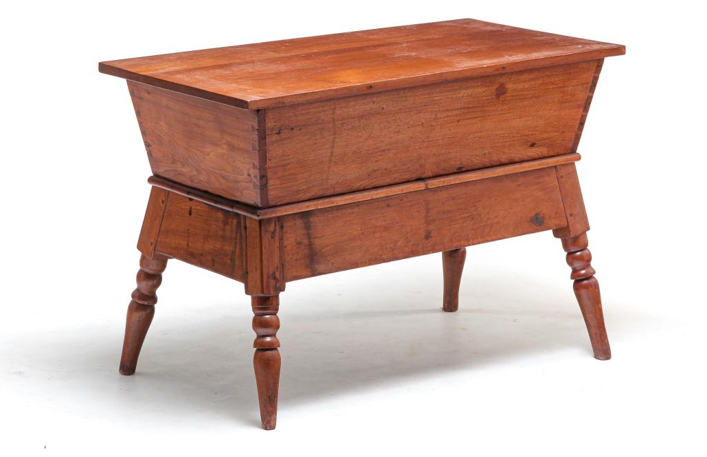 AMERICAN COUNTRY DOUGH BOX. (1 of 3)