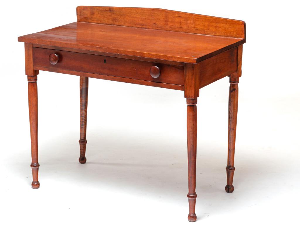 AMERICAN SHERATON DRESSING TABLE. (1 of 3)