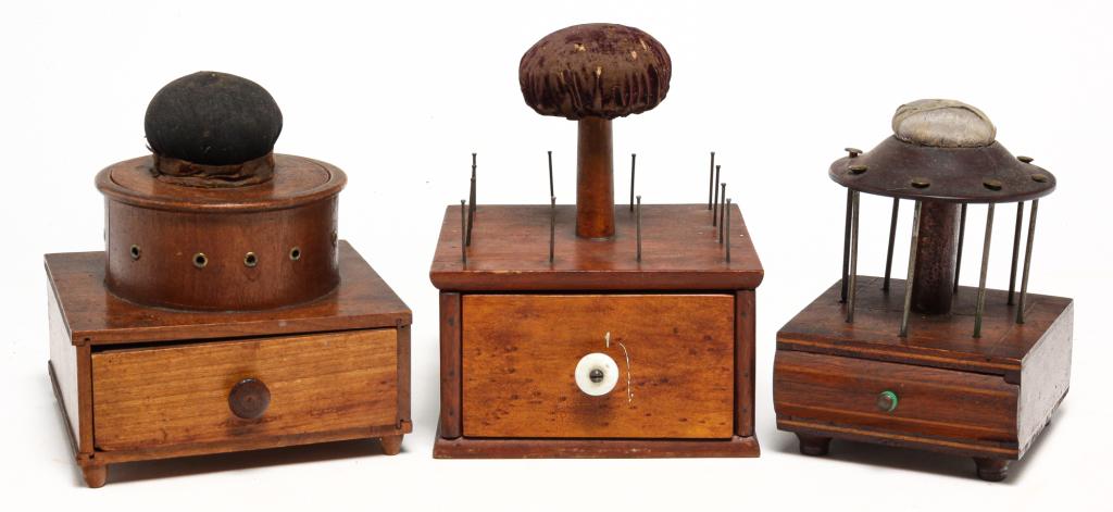 THREE AMERICAN SEWING CADDIES. (1 of 7)