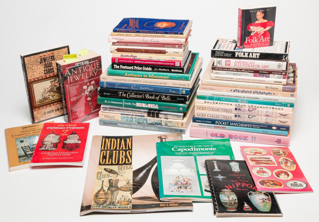 LARGE GROUP OF REFERENCE BOOKS ON COLLECTIBLES. (1 of 8)