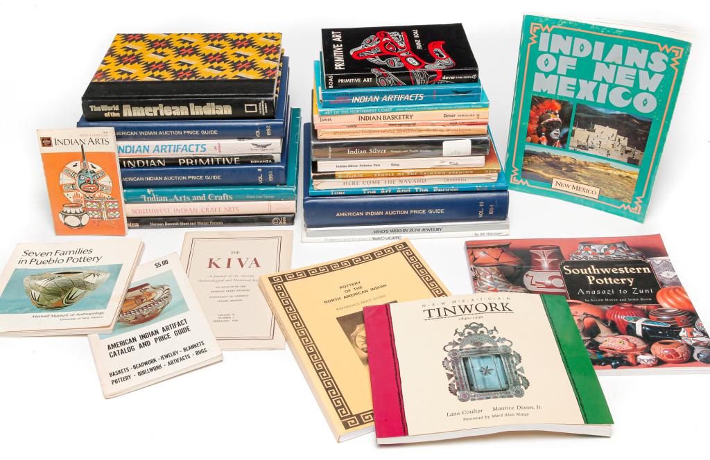 GROUP OF BOOKS ON NATIVE AMERICAN ARTS. (1 of 5)