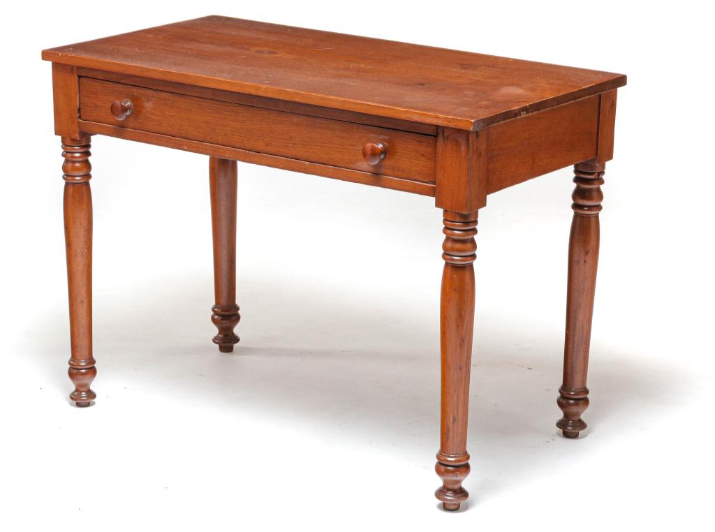 AMERICAN SHERATON DRESSING TABLE. (1 of 3)