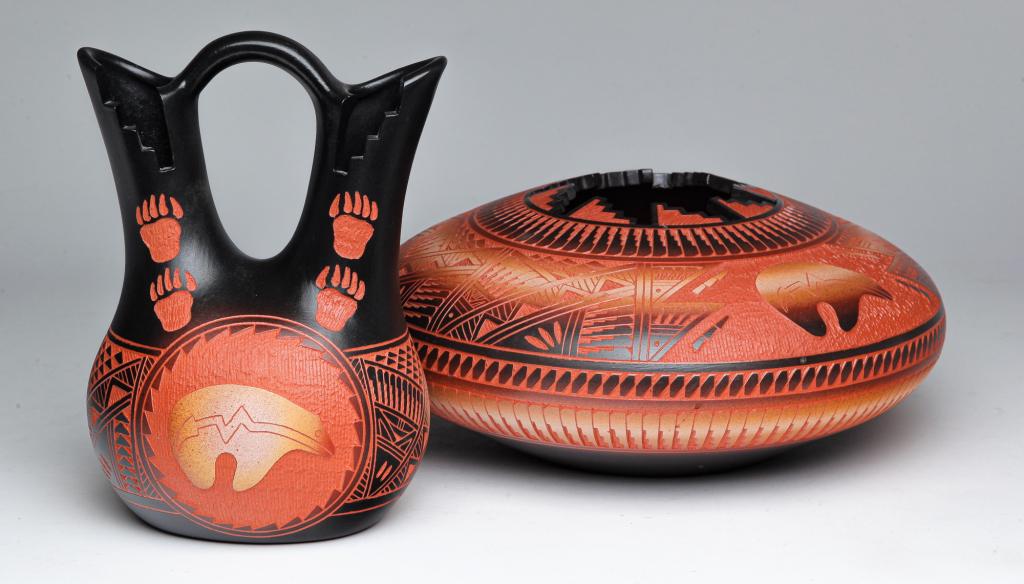 TWO PIECES OF LAGUNA PUEBLO POTTERY. (1 of 5)