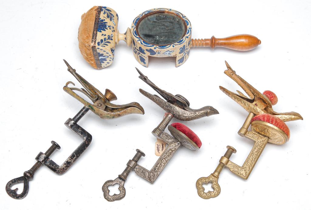 FOUR AMERICAN SEWING ITEMS. (1 of 4)