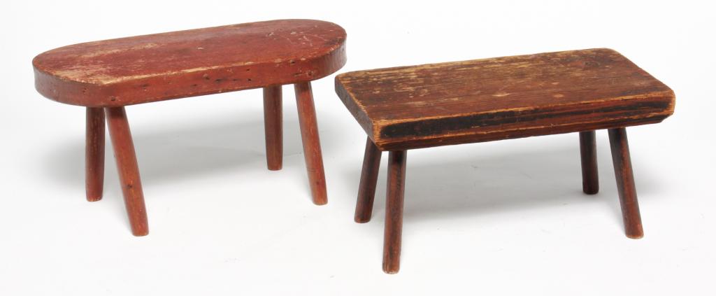 TWO AMERICAN COUNTRY STOOLS. (1 of 2)