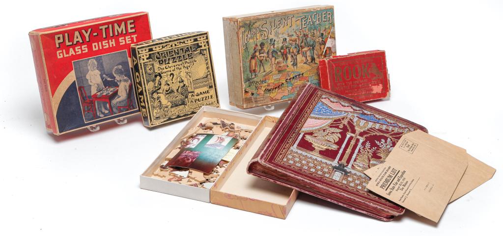 GROUP OF CHILDREN'S ITEMS. (1 of 5)