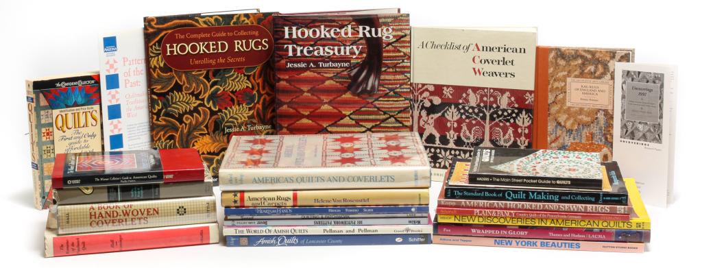 GROUP OF QUILT, COVERLET AND HOOKED RUG BOOKS. (1 of 6)