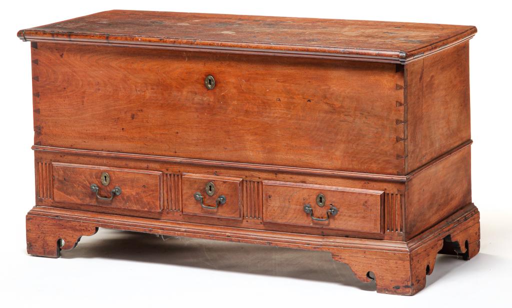 PENNSYLVANIA CHIPPENDALE BLANKET CHEST. (1 of 8)