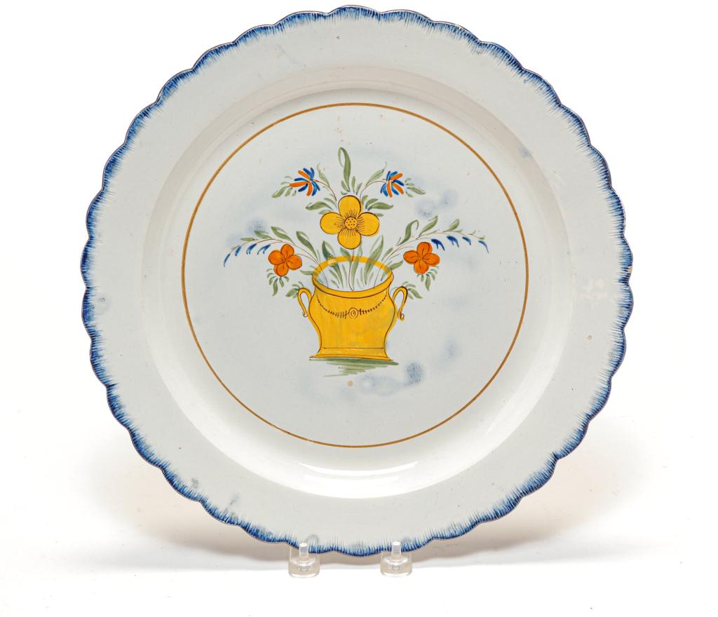 ENGLISH LEEDSWARE FEATHER EDGE CHARGER. (1 of 3)