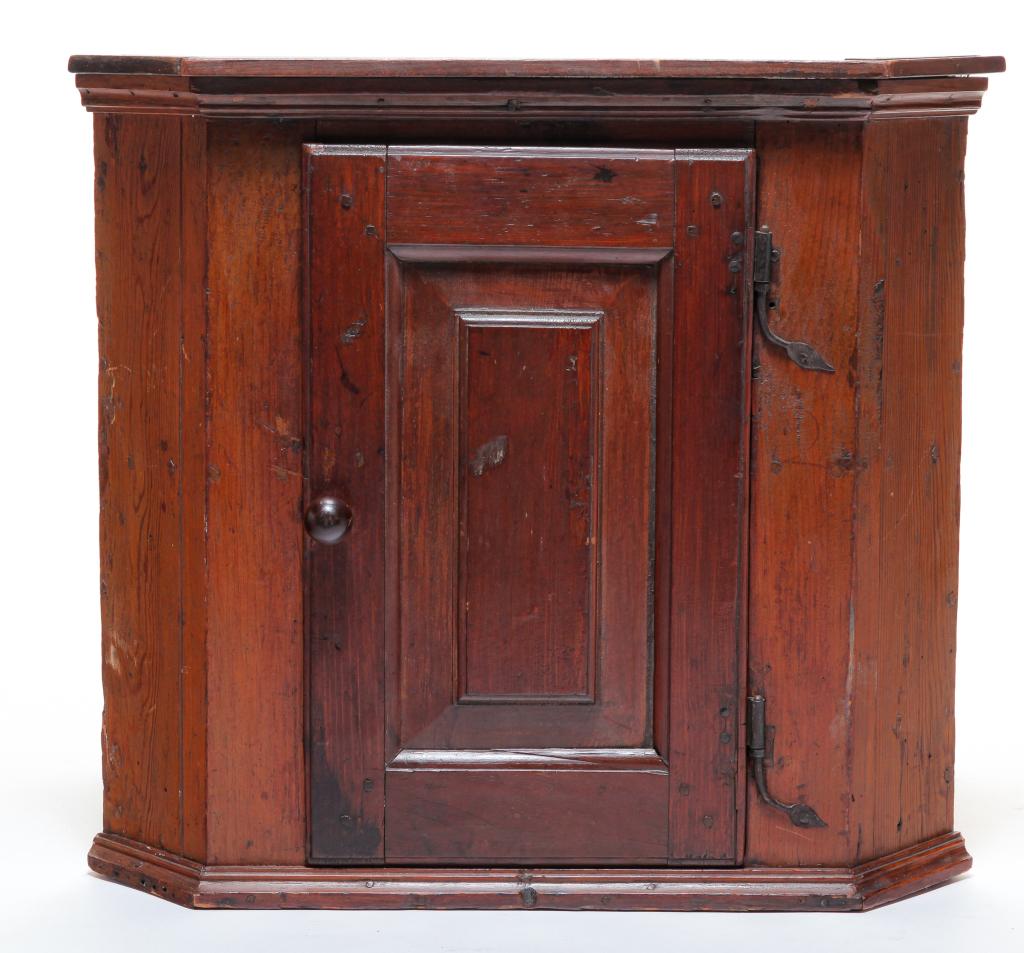 AMERICAN HANGING CORNER CUPBOARD. (1 of 4)